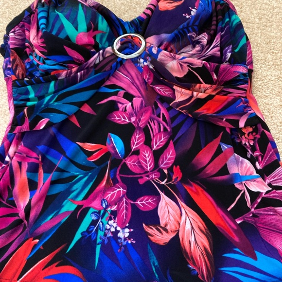 Beautiful tropical print tankini. Flattering front, Excellent condition, size 8 - Picture 2 of 8
